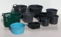 Plastové kbelíky a nádoby různých velikostí